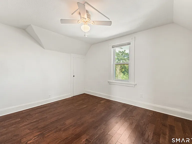 318 Suburban Ave — Photo 25
