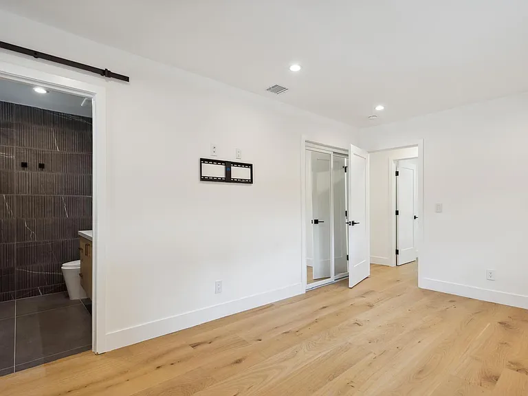 5713 Ranchito Ave — Photo 11