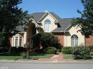 5201 Huntscroft Ct, Winston Salem, NC 27106