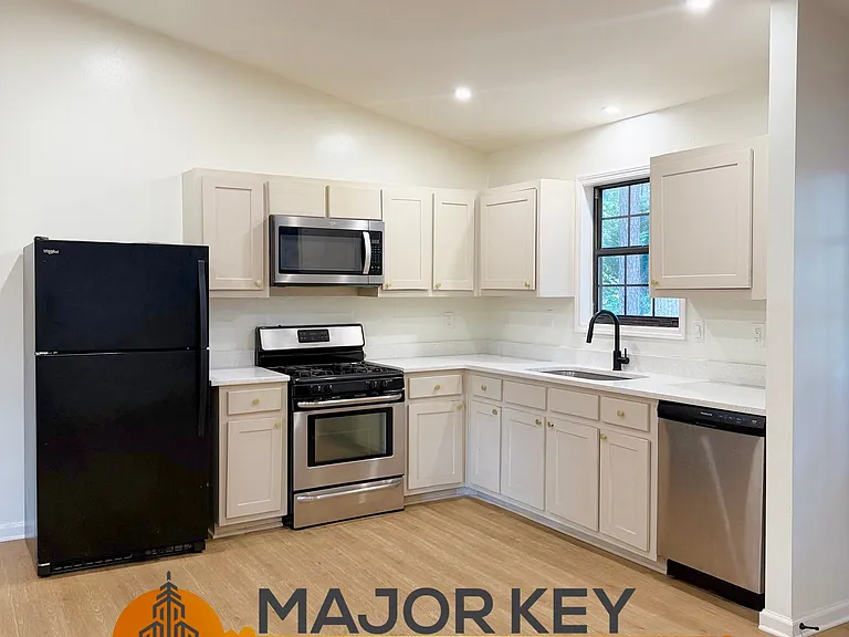 4555 Sugarloaf Pkwy — Photo 13