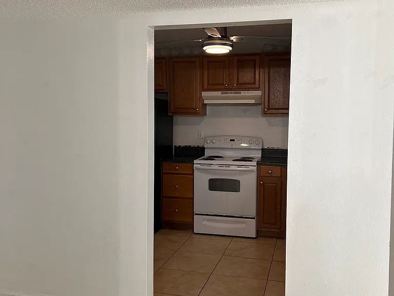 2800 Somerset Dr #201 — Photo 8