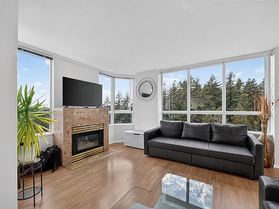 4th image of 10082 148th St #1502