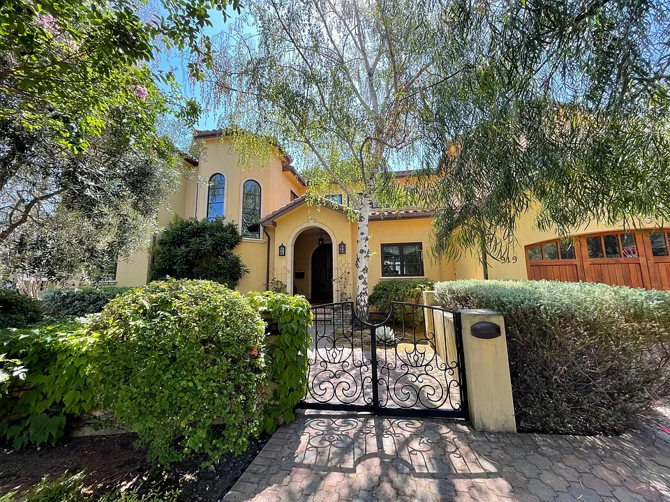 919 Blandford Blvd