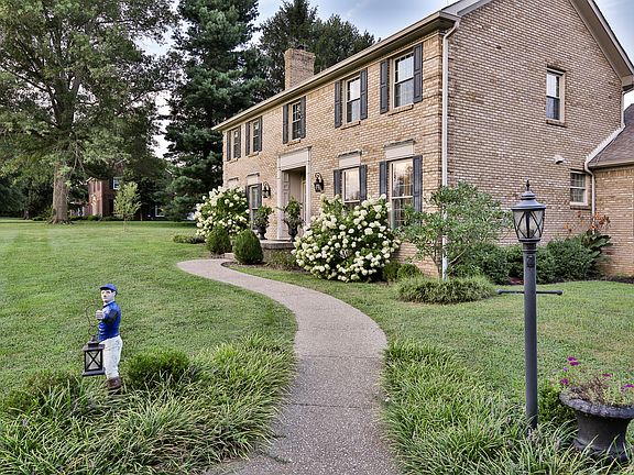 3rd image of 140 Colony Dr