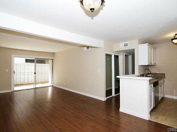 3rd image of 18620 Hatteras St Unit 129
