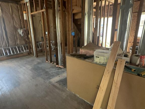 4th image of 75 Hedge St #2