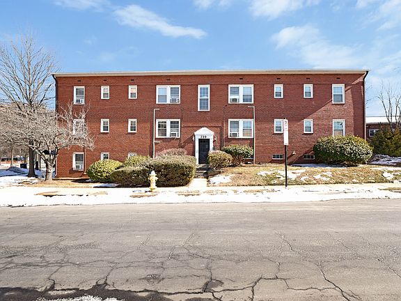 2nd image of 739 N Oakland St