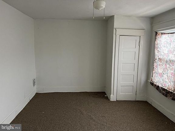 5th image of 923 McDowell Ave