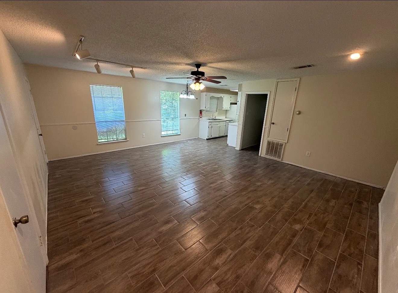 3 bed, 1205 sqft, $1,750 — Photo 3