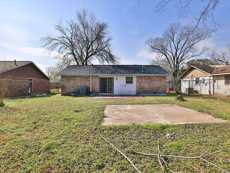9834 Denning Dr — Photo 31