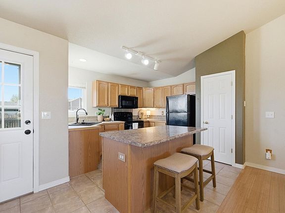 5th image of 136 W Forest St
