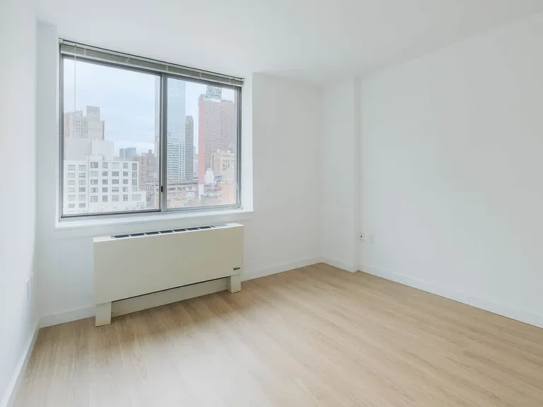 400 W 37th St #7R — Photo 61