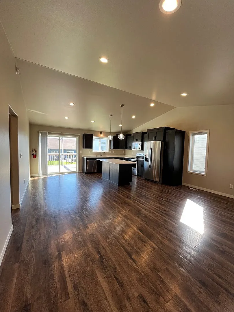 4 Bed 2 Bath Single Family Home — Photo 4