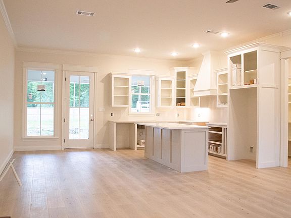 2nd image of 32 Redmont Dr