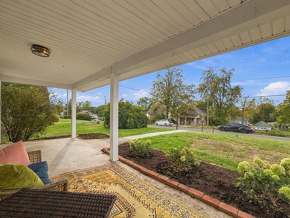 5th image of 738 Highland Ave