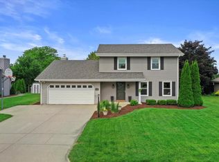 W163N10515 Ridgeview Ln, Germantown, WI 53022