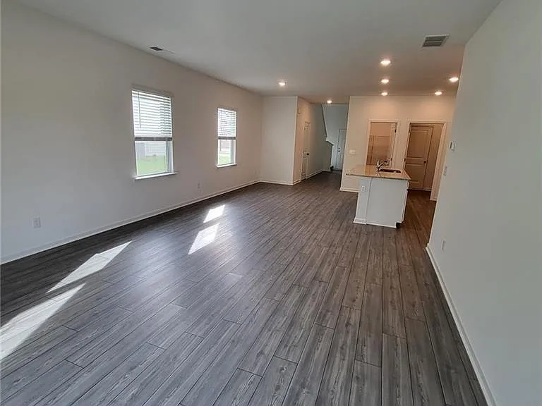 448 Golden Eagle Pkwy — Photo 4