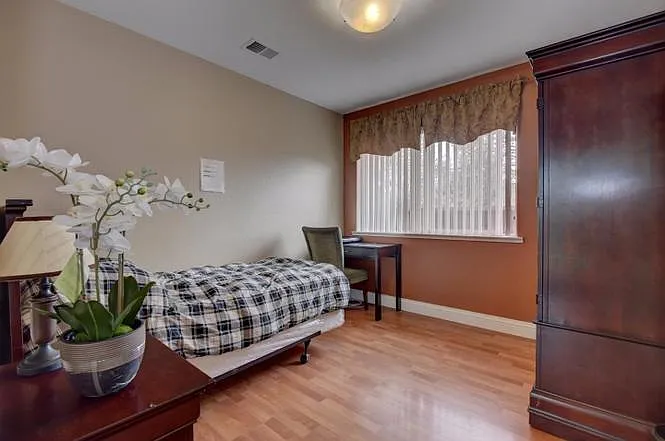 1103 W Latimer Ave #1 — Photo 5