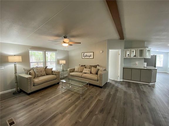 3rd image of 265 Oak Trail Dr