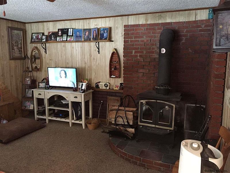 2nd image of 10 BLUEBIRD Road