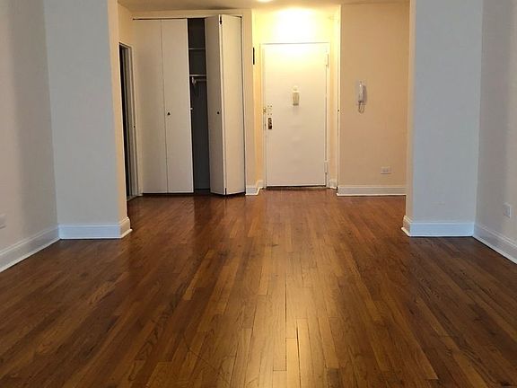 3rd image of 14210 Roosevelt Ave APT 204