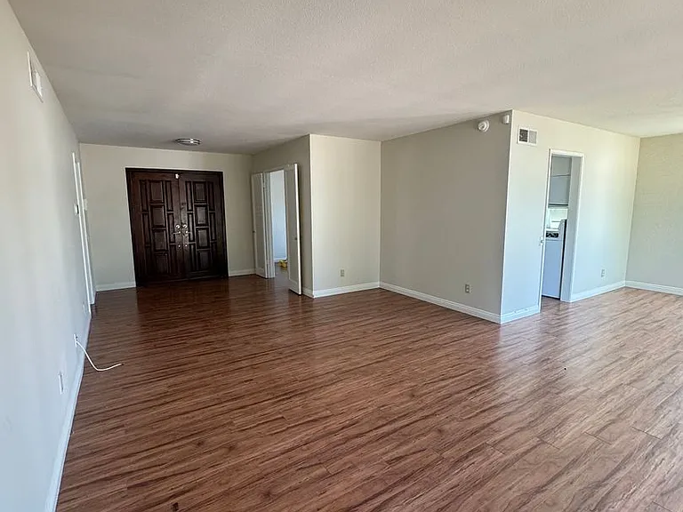 3061 Rollings Ave — Photo 4