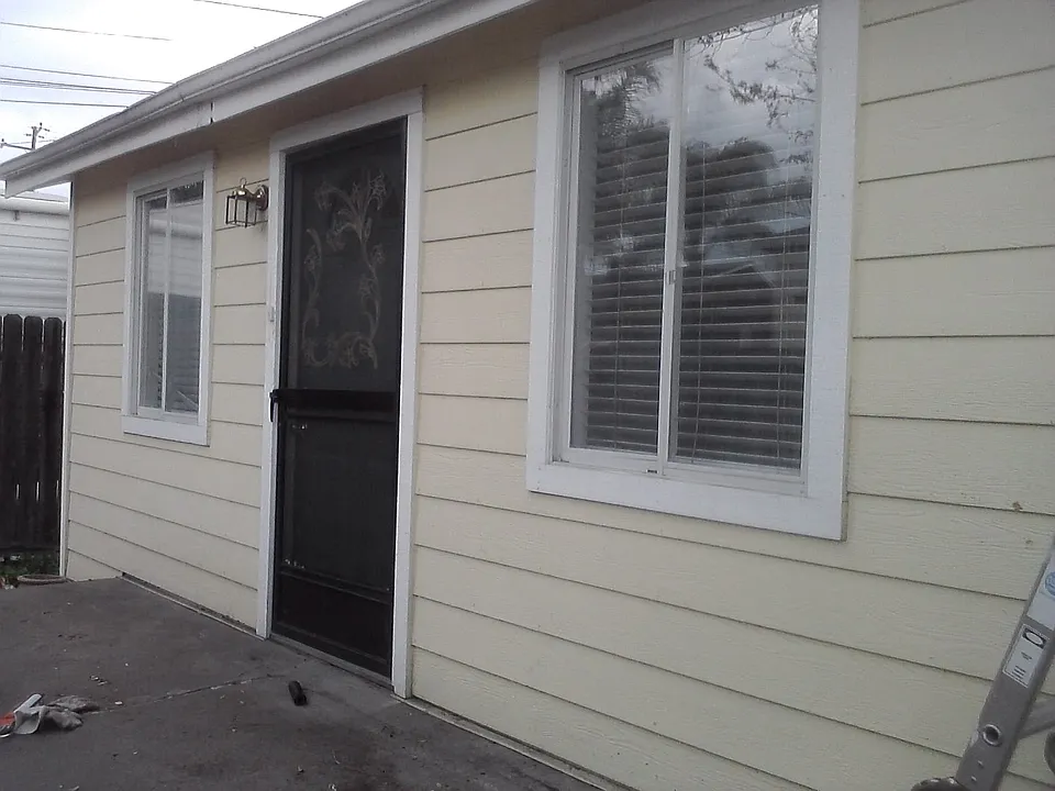 1308 W Fern Dr