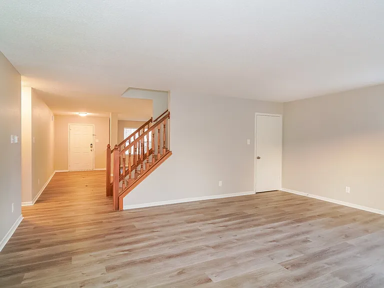5739 N Jefferson Dr — Photo 5