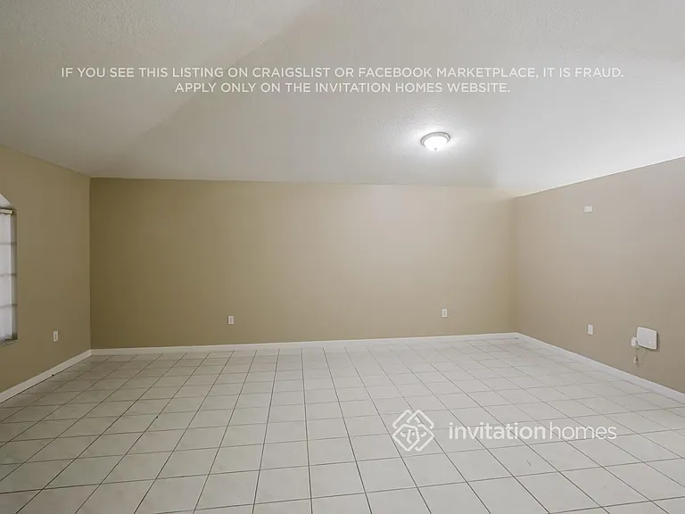 17184 SW 143rd Pl — Photo 3