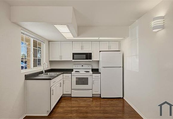 3rd image of 45 N Phyllis #109