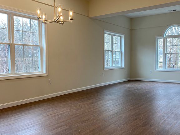 4th image of 2356 Providence Rd #B2