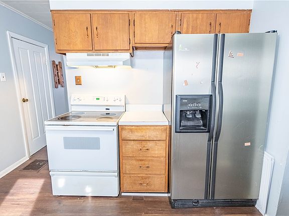 12th image of 713 N Franklin St