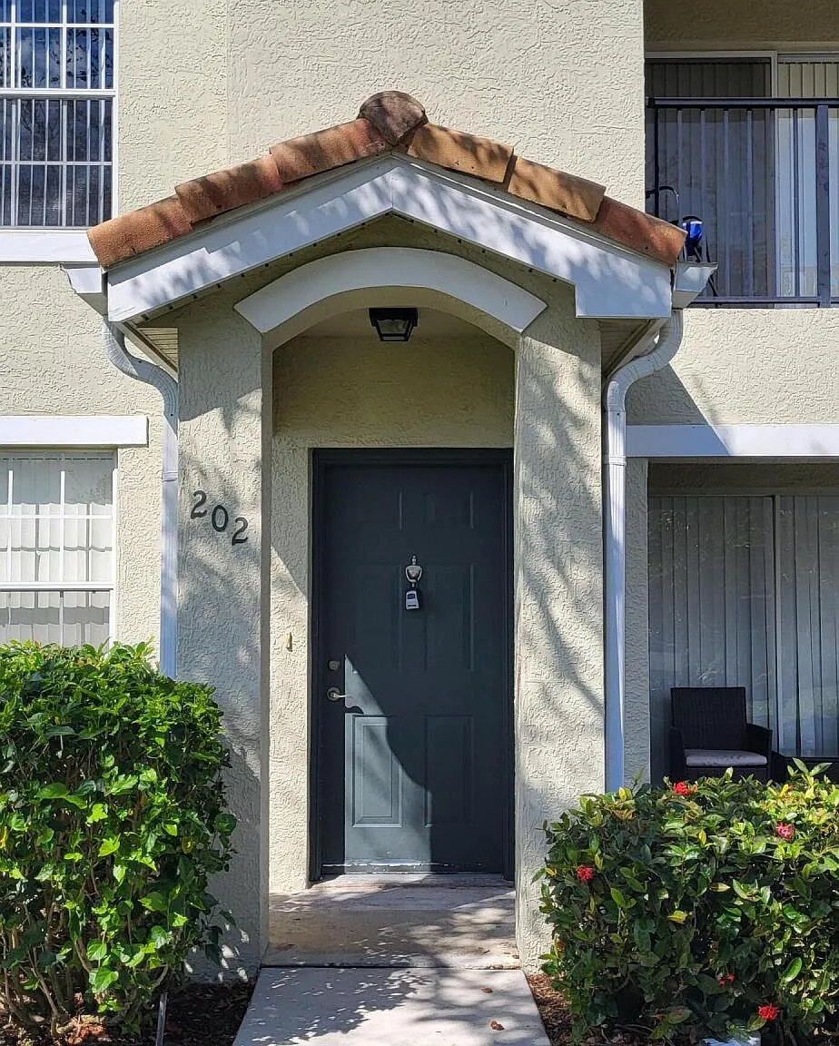 2 bed, 2.0 bath, 1350 sqft, $1,900 — Photo 2