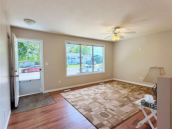 5th image of 214 Fisher CRESCENT