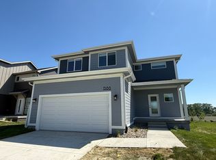1586 S Kings Grove Ave, West Des Moines, IA 50266