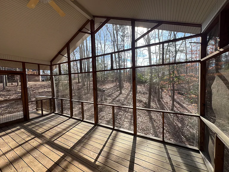 303 Lake Pointe Dr — Photo 13