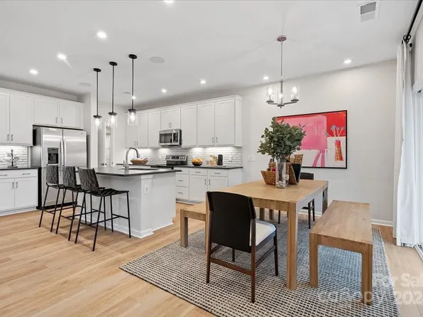 142 Orchard Cir, Charlotte, NC 28217