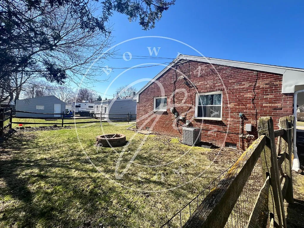 Building Photo - 2300 Crystal Ave