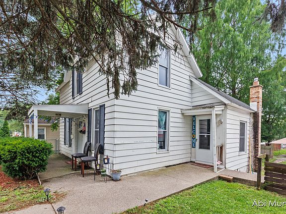 3rd image of 2021 Towner Ave SW