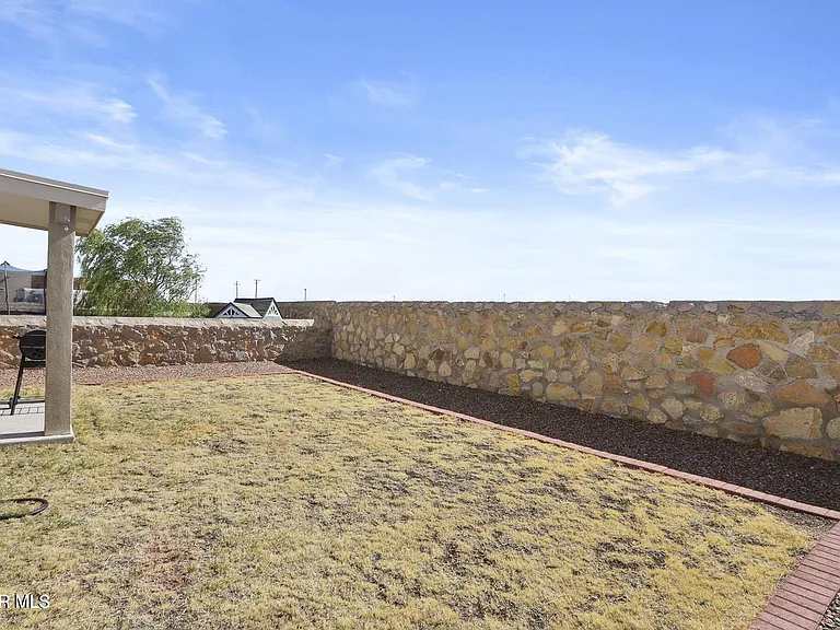 3917 Desert Dunes Dr — Photo 37