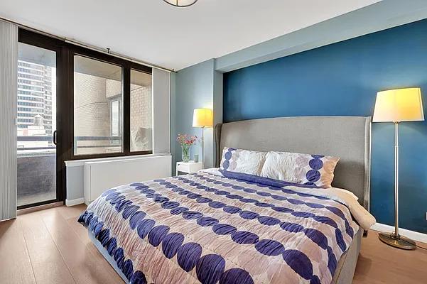Sold by R New York | media 5