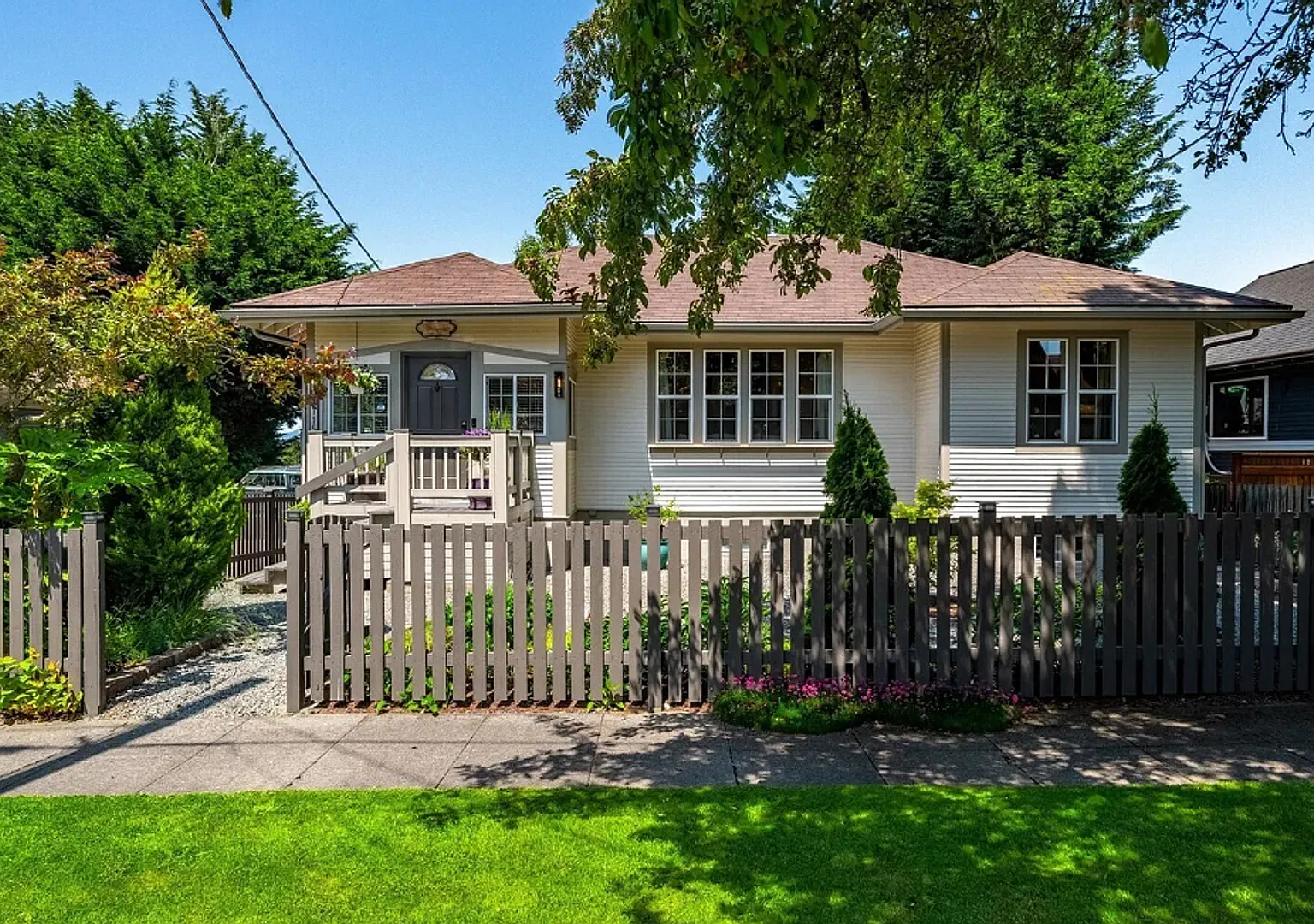 Charming updated 1920s 3BD 3BA — Photo 2
