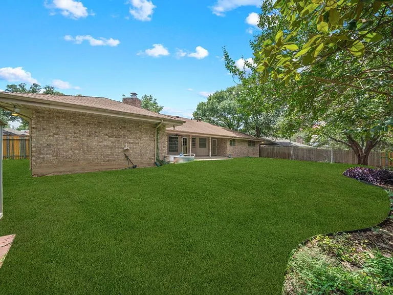 6015 Windhaven Dr — Photo 3