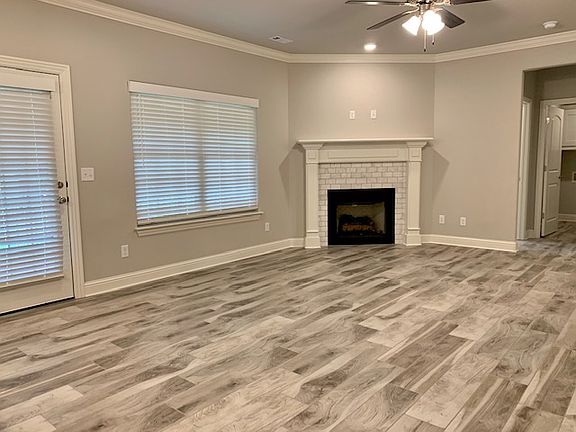 4th image of 34 Woodbridge Dr