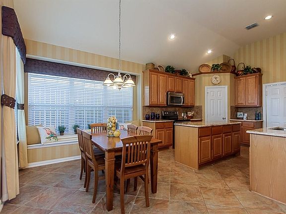 4th image of 2641 Navasota Dr