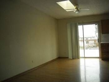 5th image of 3142 Earlington Ln