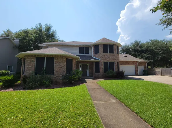 1 Islandview Dr, Mary Esther, FL 32569