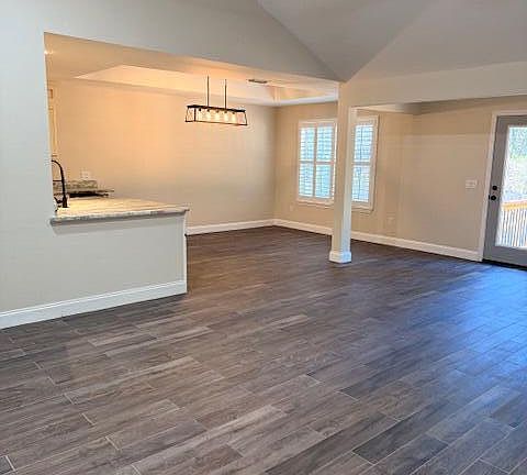 4th image of 1276 Laura Ln