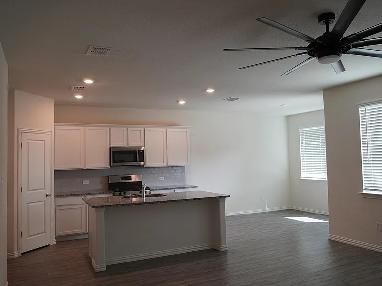 423 Pepperbark Ave — Photo 6