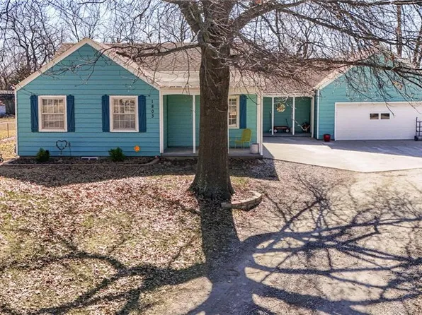 1803 E 24th Ter, Lawrence, KS 66046